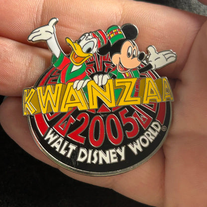 2005 - Mickey and Donald - Kwanzaa - WDW - LE 500 - Disney Pin