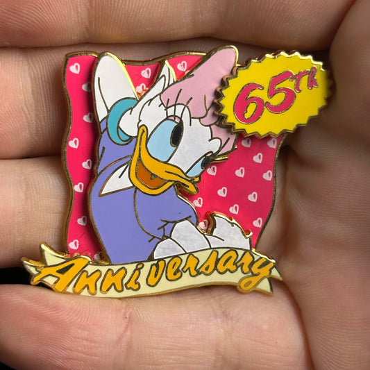 2002 - Daisy Duck - 65th Anniversary - LE 3,500 - Disney Pin on Pin