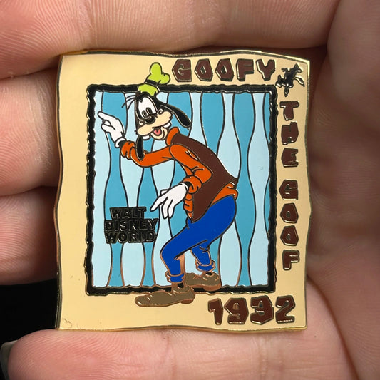 2002 - Goofy - On with the Show - Pure Series - MGM Studios - Disney Pin