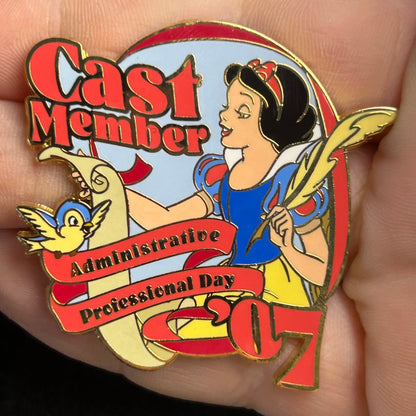 2007 - Snow White - LE 500 - Cast - Administrative Professional Day - Disney Pin
