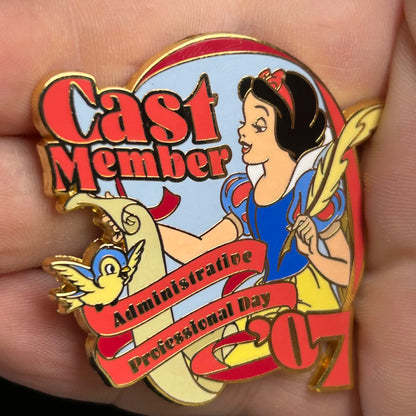 2007 - Snow White - LE 500 - Cast - Administrative Professional Day - Disney Pin