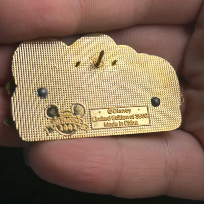 2002 - Donald Chasing Pluto - Thanksgiving - LE 3,500  - Disney Pin on Pin