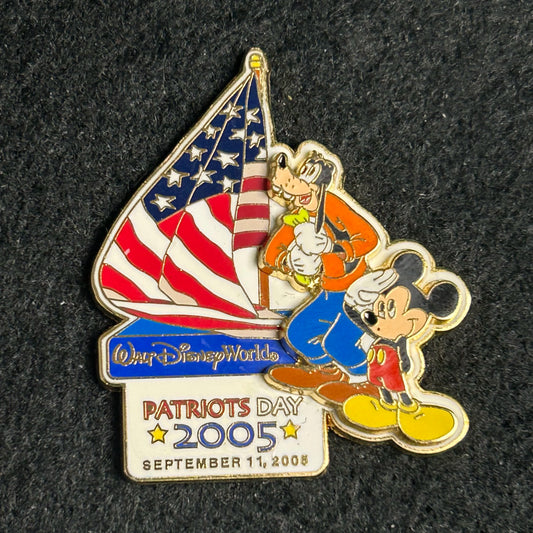 2005 - Mickey and Goofy - Patriots Day - USA Flag - WDW - LE 2,500 - Disney Pin