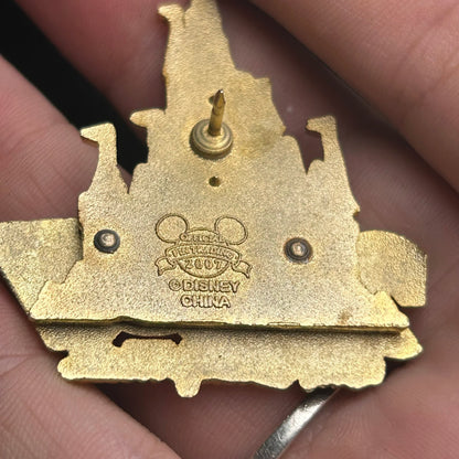 2007 - Chip and Dale - Castle - WDW - Pin on Pin