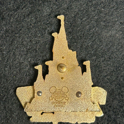 2007 - Chip and Dale - Castle - WDW - Pin on Pin