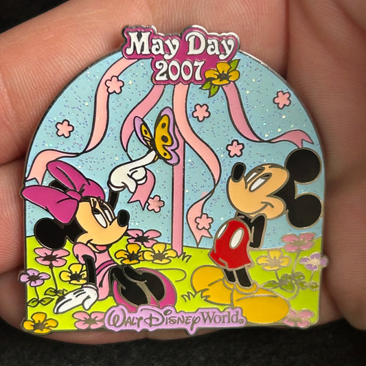 2007 - Mickey and Minnie - In Butterfly Garden - May Day - LE 750 - Disney Pin