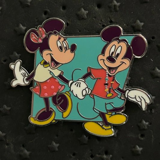 2024 - Mickey and Minnie - Holding Hands - Play in the Parks - Disney Pin