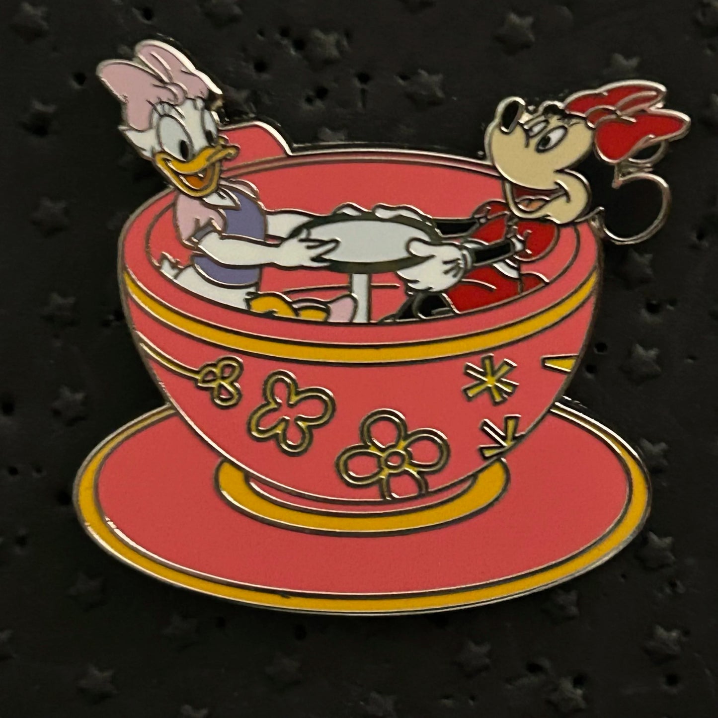 2024 - Minnie Mouse and Daisy Duck - Riding Tea Cups - Disney Pin