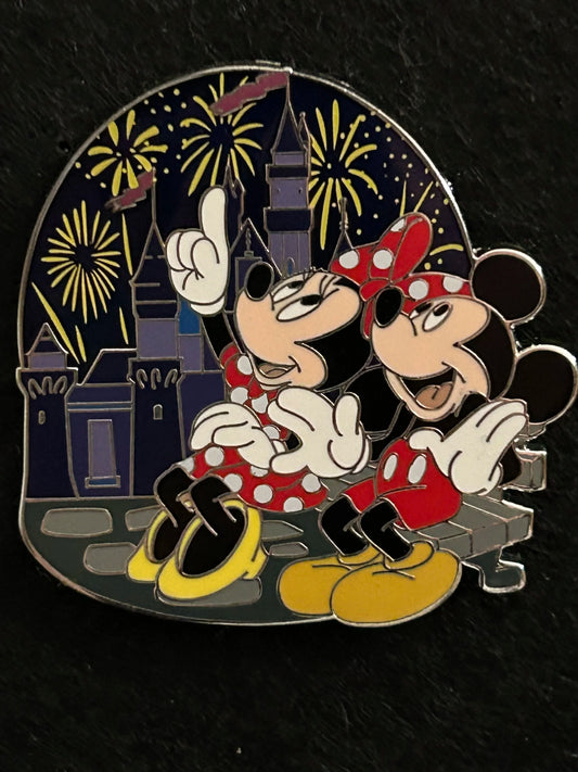 2024 - Mickey and Minnie - Watching Fireworks - Disney Pin