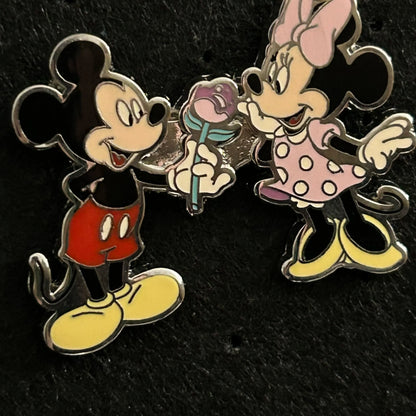 Loungefly - 2023 - Mickey Mouse Giving Minnie Mouse A Flower - Disney Pin