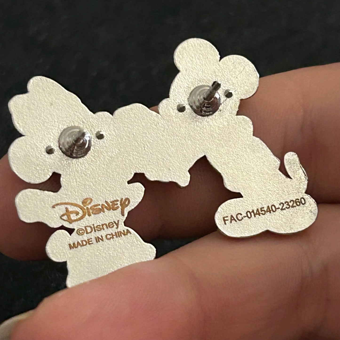 Loungefly - 2023 - Mickey Mouse Giving Minnie Mouse A Flower - Disney Pin