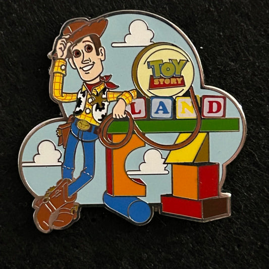 2022 - Woody Leaning - Pixar - Toy Story Land - Disney Pin