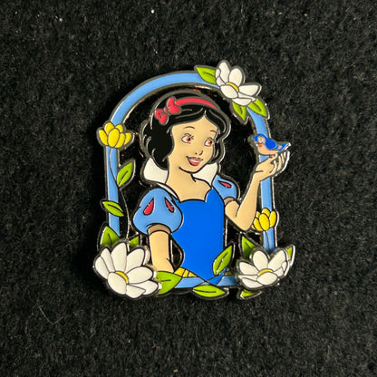 Loungefly - Snow White - Windowsill - With Bird - Disney Pin