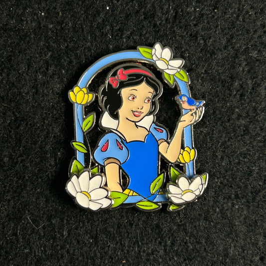 Loungefly - Snow White - Windowsill - With Bird - Disney Pin