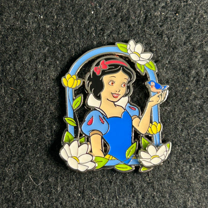 Loungefly - Snow White - Windowsill - With Bird - Disney Pin