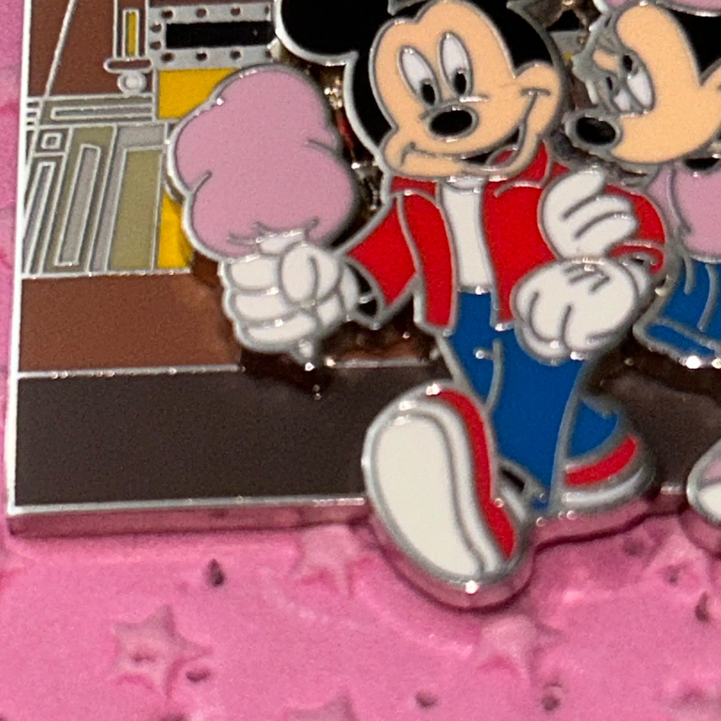 2012 Mickey and Minnie Disney adventures pin