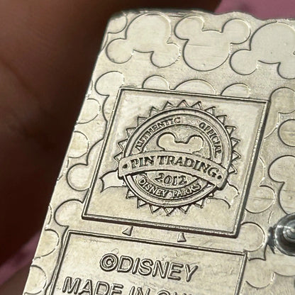 2012 Mickey and Minnie Disney adventures pin
