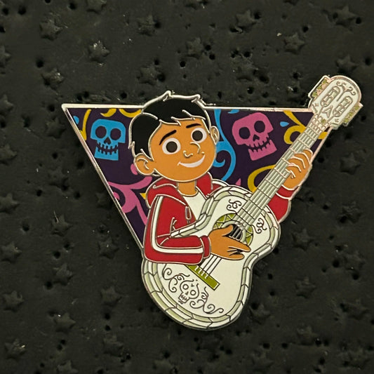 2022 - Miguel - Coco - Playing Guitar - Triangle - Disney Pin