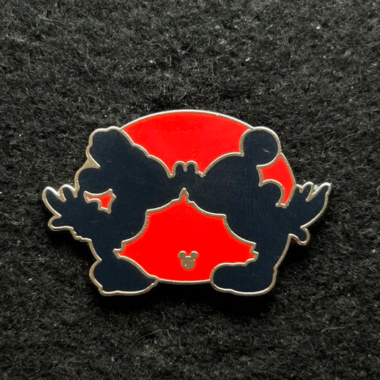 2017 - Mickey and Minnie Kissing - Silhouette - Hidden Mickey - Disney Pin