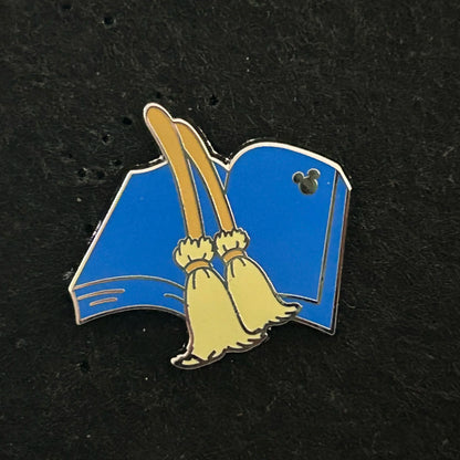 2020 - Broomsticks - Fantasia - Hidden Disney Series - Chaser - Disney Pin