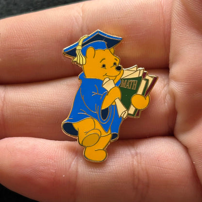 2000 - Winnie the Pooh - Graduate - Math Books in Hand - LE 20,000 - Disney Pin