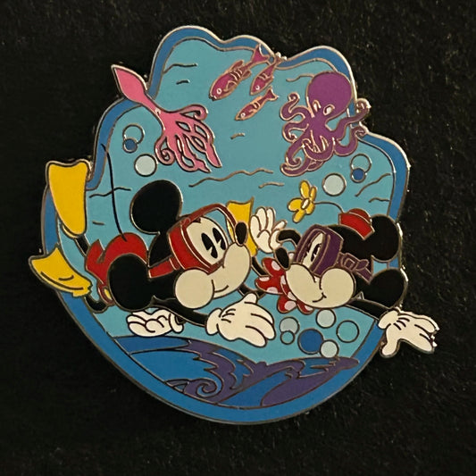 2024 - Mickey and Minnie Mouse - Snorkeling in the Ocean - Disney Pin
