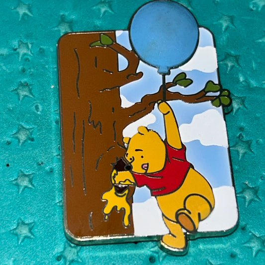 2021 LE Winnie the Pooh Balloon and Honey Tree Pin