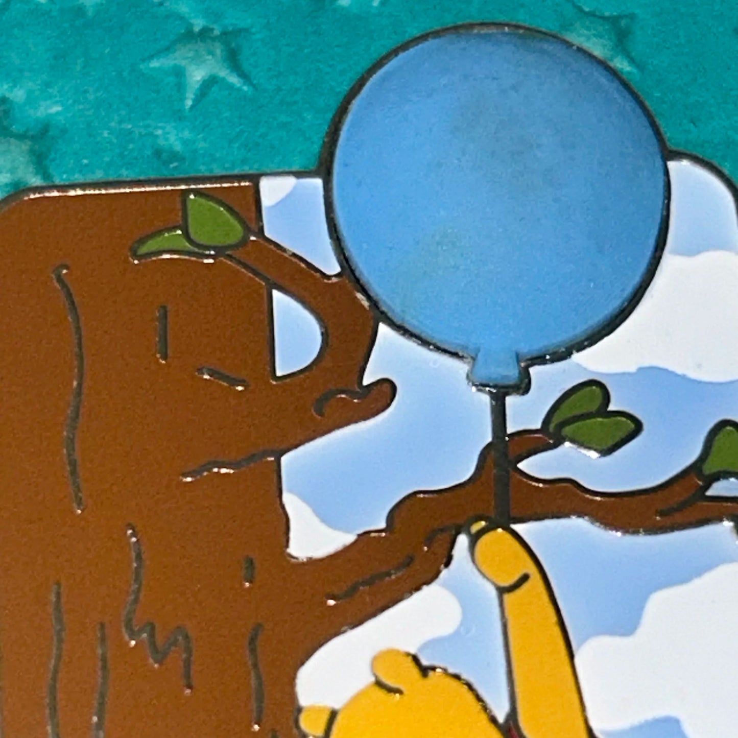 2021 LE Winnie the Pooh Balloon and Honey Tree Pin