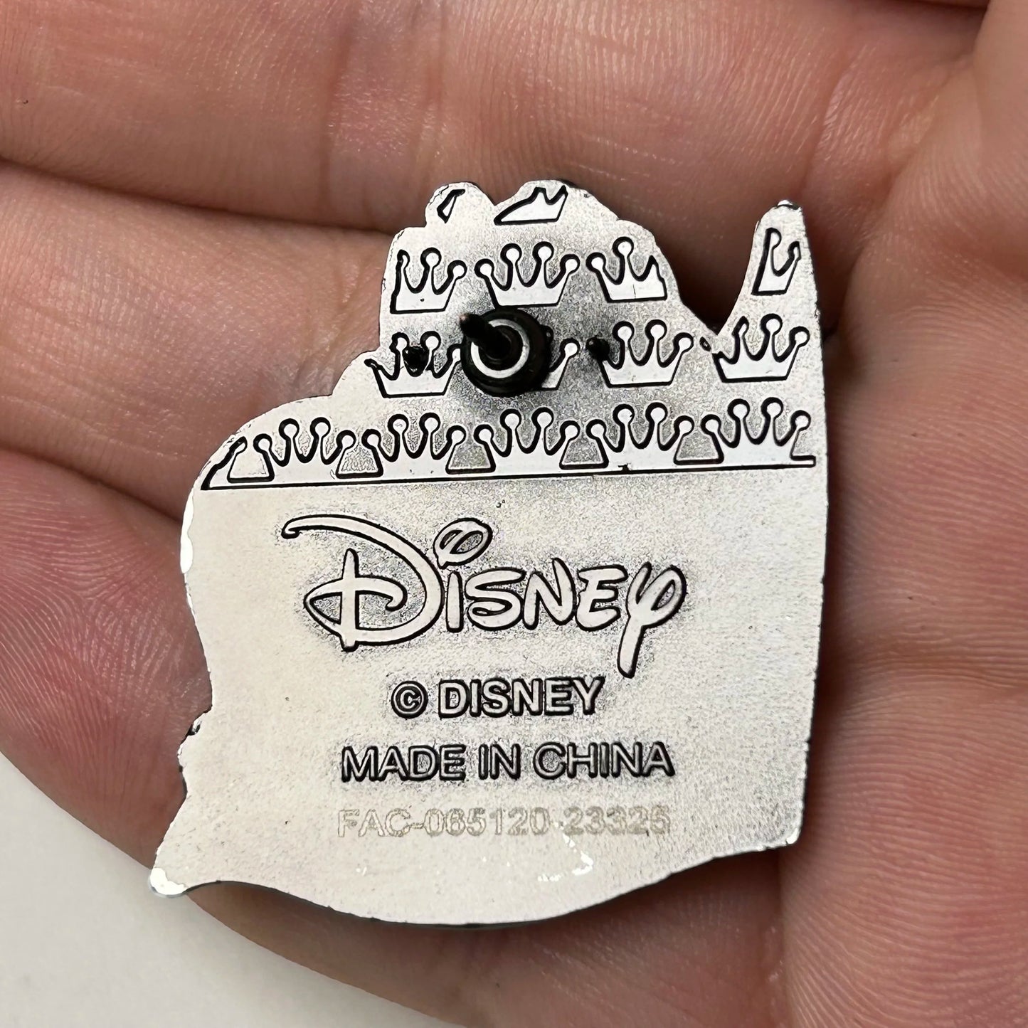 Loungefly - White Rabbit - Alice In Wonderland - Mystery Series - Disney Pin