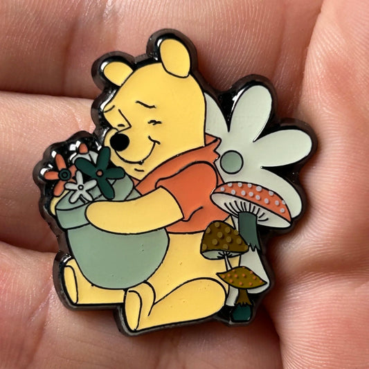 Loungefly - Winnie the Pooh - With Flowers and Mushrooms - Disney Pin