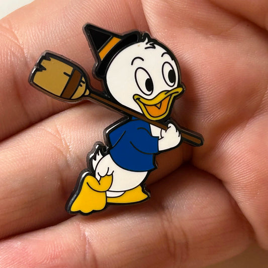 Loungefly - Dewey on a Broom - Halloween - Mystery Series - Disney Pin