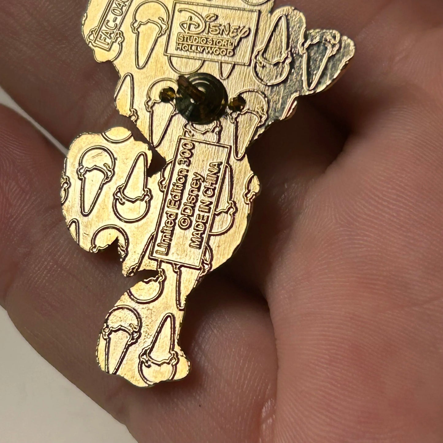 DSSH - Louie with Ice Cream Cone - LE 300 - Disney Pin