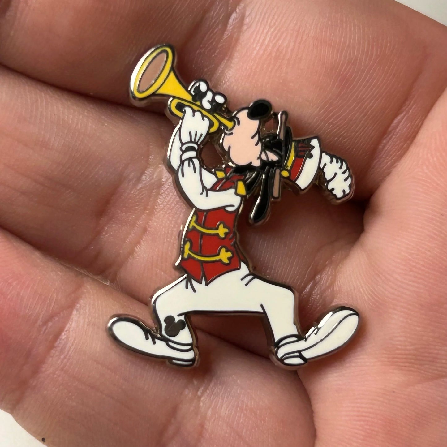 2010 - Goofy - Scoop and Friends - Hidden Mickey - Completer - Disney Pin