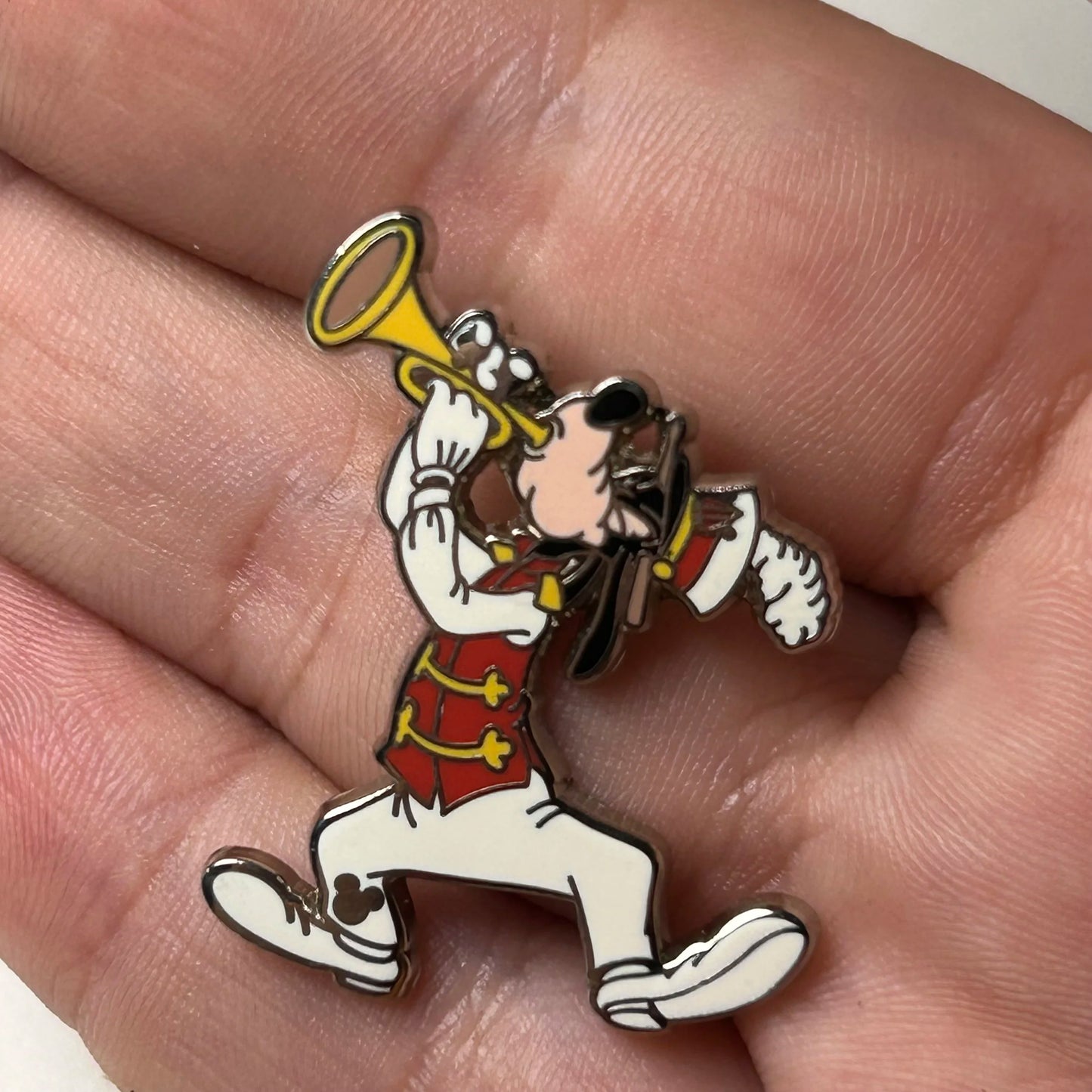 2010 - Goofy - Scoop and Friends - Hidden Mickey - Completer - Disney Pin