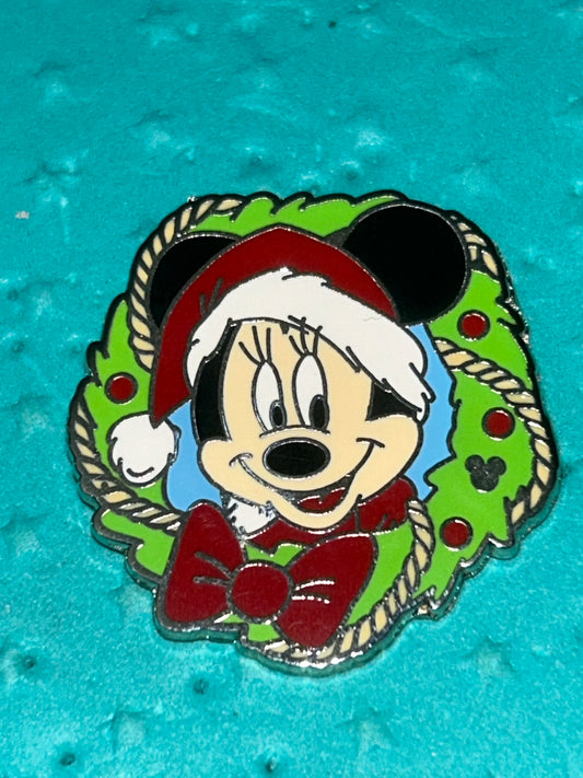 2006 - DLR - Cast Lanyard - Minnie Mouse Santa - Christmas Wreath Pin