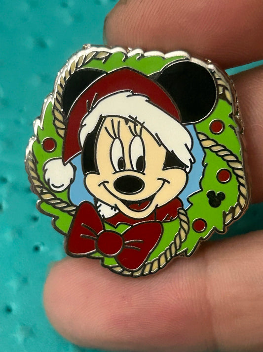 2006 - DLR - Cast Lanyard - Minnie Mouse Santa - Christmas Wreath Pin