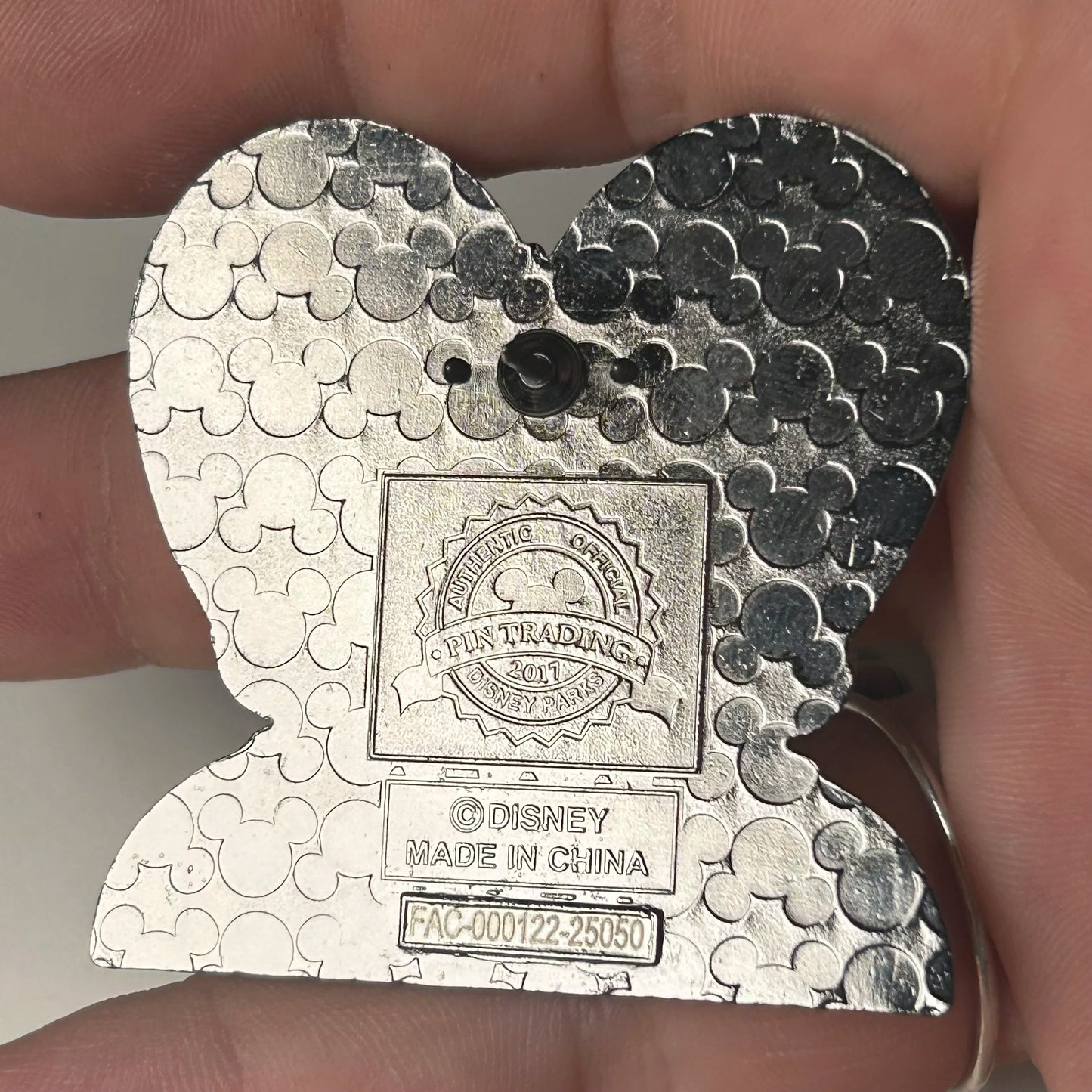 2017 - Minnie and Mickey - Holding Hands - My Happy Place is With You - Disney Pin