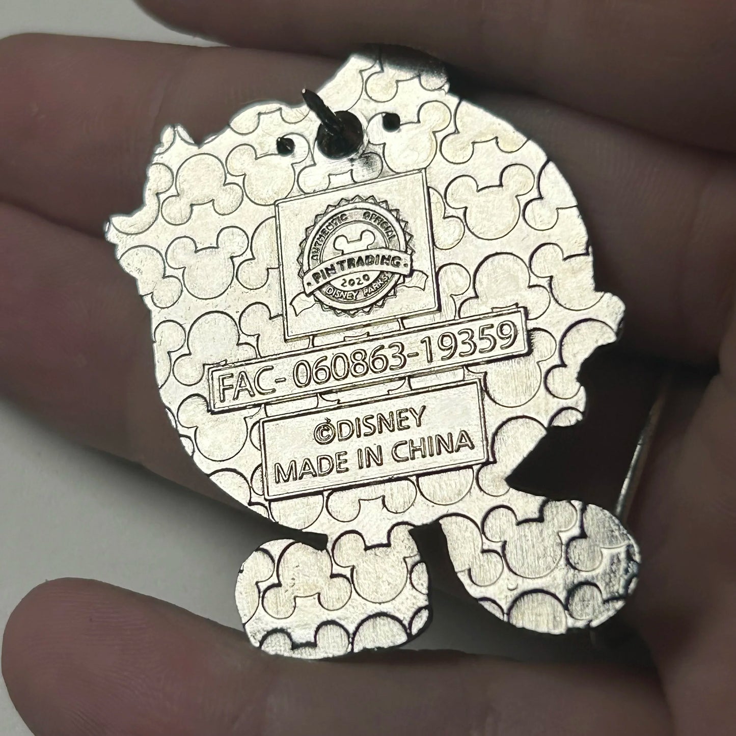2020 - Minnie Mouse - With Butterfly - Explorer Series - Disney Pin