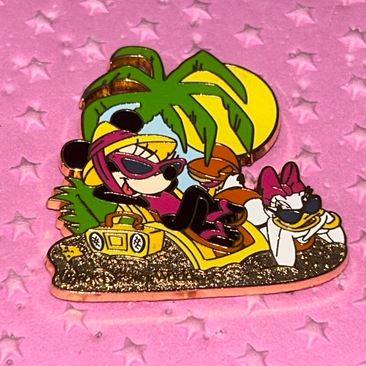 2003 - Minnie Mouse And Daisy - Beach Lounging Pin