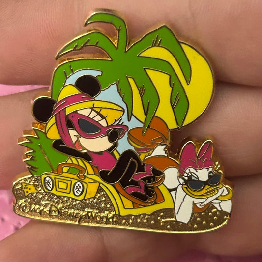 2003 - Minnie Mouse And Daisy - Beach Lounging Pin