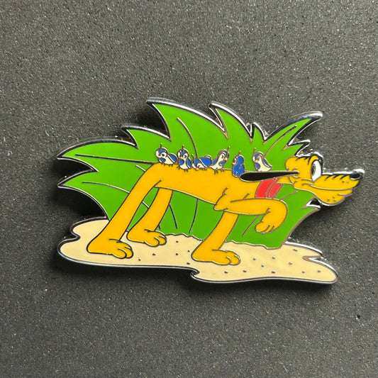 2025 - Pluto  Birds On Back - Pointing - Disney Pin