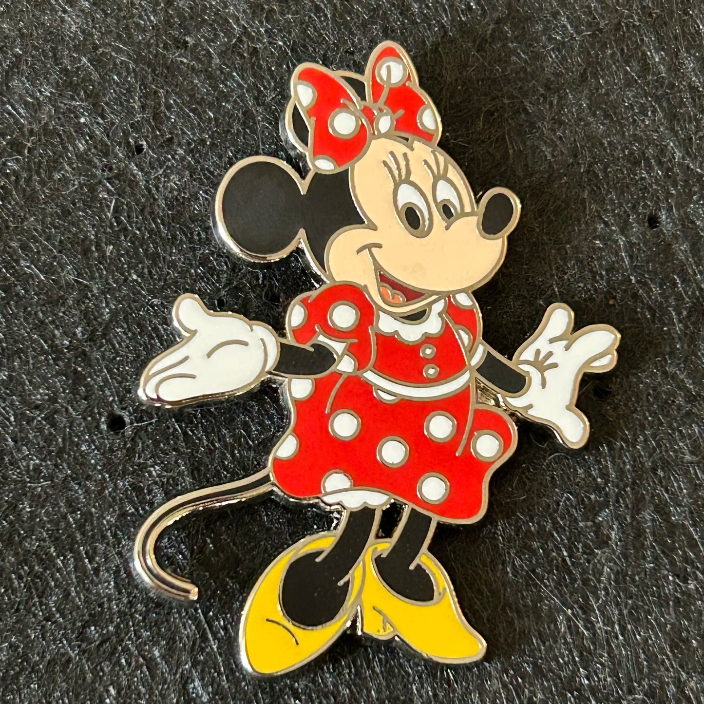 2024 - Minnie Mouse - Shoulder Shrug - Full Body - Disney Pin