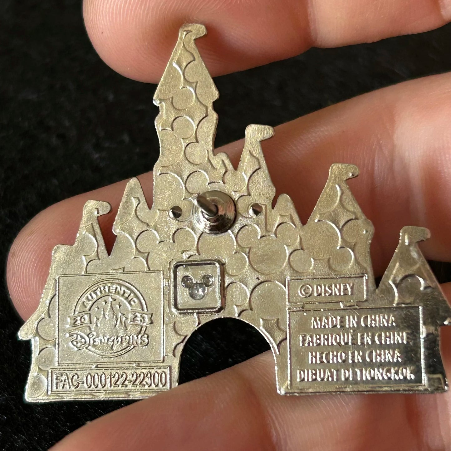 2023 - Pride Castle - LGBTQ+ - Rainbow- Disney Pin
