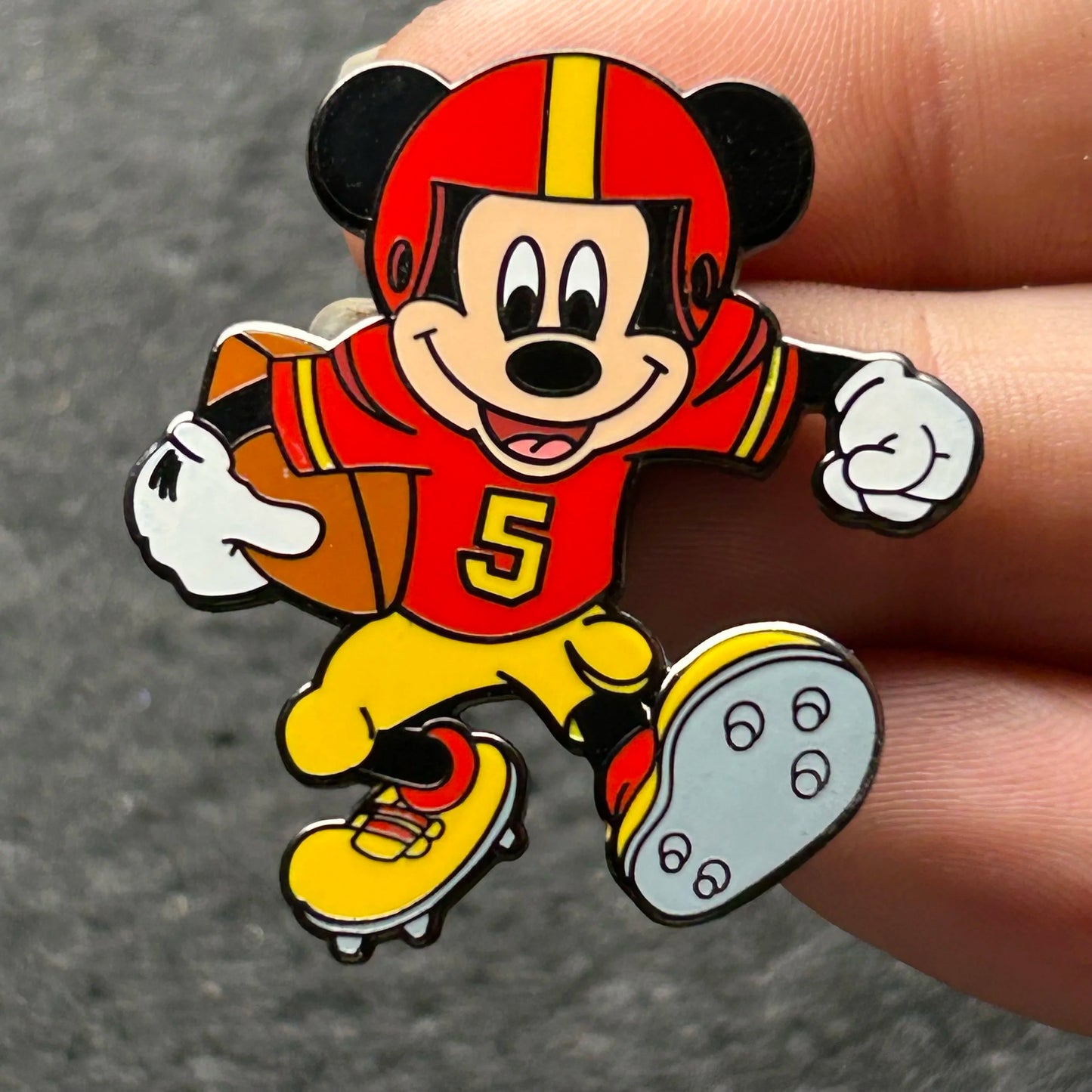 2003 - Mickey Mouse - Sport Series: Football - LE 3,000 - Disney Pin