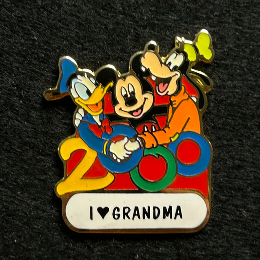 2000 - Mickey Donald Goofy - Personalized I “Heart” Grandma - Disney Pin