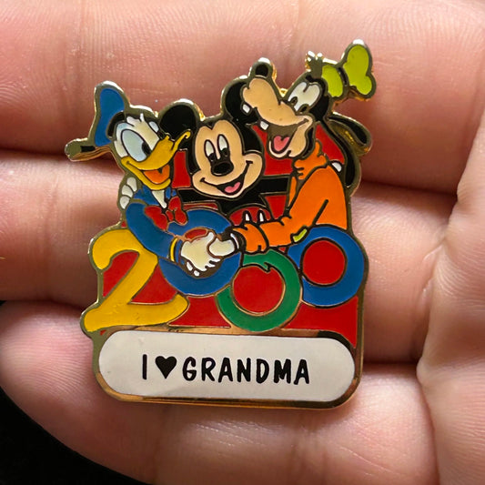 2000 - Mickey Donald Goofy - Personalized I “Heart” Grandma - Disney Pin