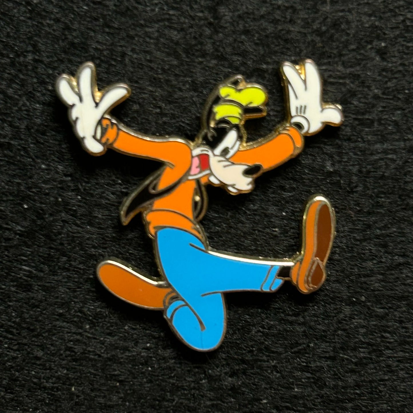 Goofy Slipping - Disney Pin