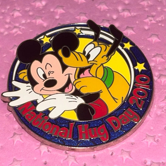 2010 - Mickey and Pluto - National Hug Day - LE 1,500 - Disney Pin