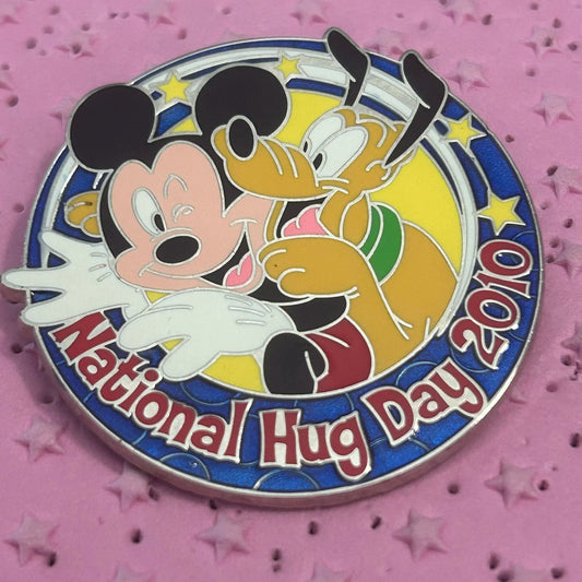 2010 - Mickey and Pluto - National Hug Day - LE 1,500 - Disney Pin