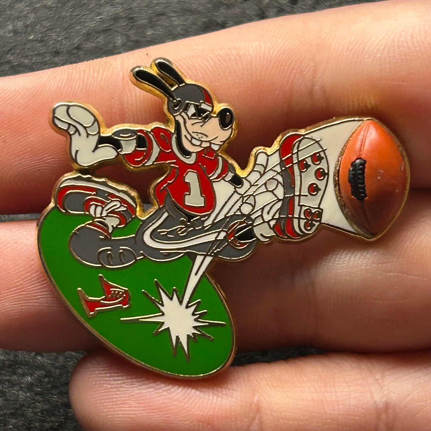 2002 - Goofy - Kicking Football - Disney Pin